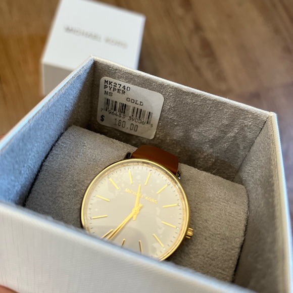 Michael Kors Pyper Leather Watch - Picture 2 of 7